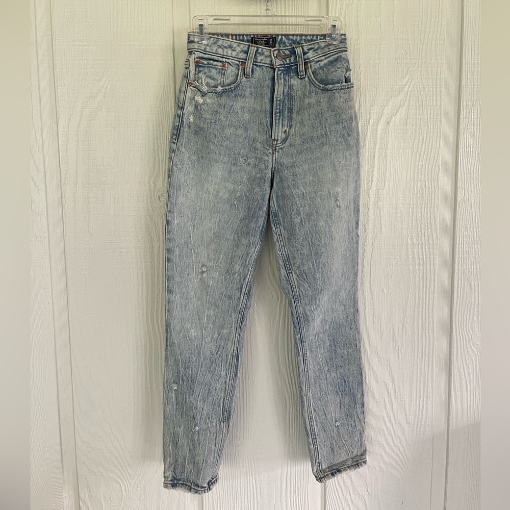 Abercrombie & Fitch Curve Love Mom Jeans